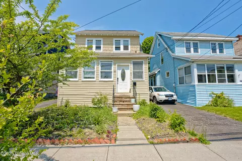 383 Leedale St, Albany, NY 12209