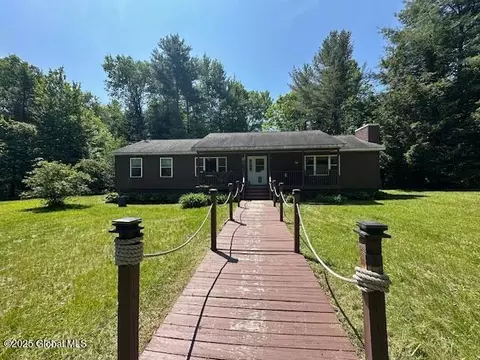 261 Chipmunk Ln, Moriah, NY 12960