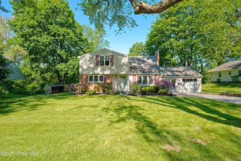 9 S Maple Ln, Loudonville, NY 12211