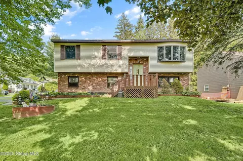 198 Mccullough Pl, Rensselaer, NY 12144