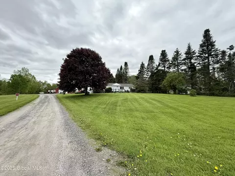 682 Midline Rd, Amsterdam, NY 12010