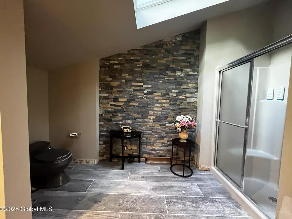 Bath - 27 Park Dr, Menands, NY 12204 photo 6 of 7