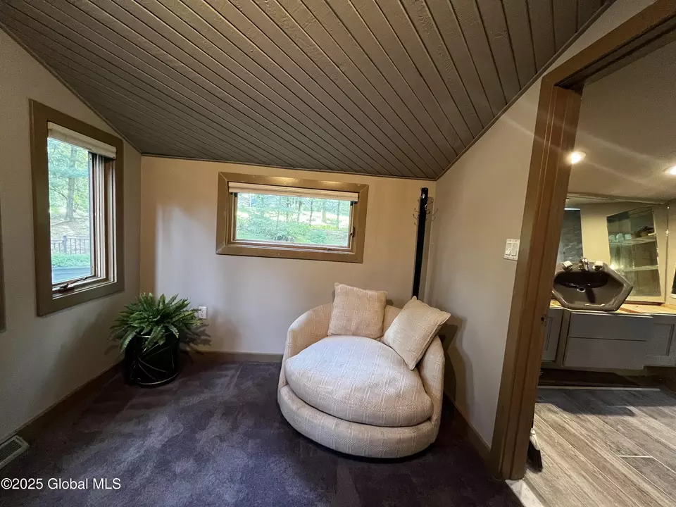 Bedroom - 27 Park Dr, Menands, NY 12204 photo 4 of 4