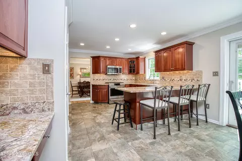 Kitchen - 10 Cygnet Cir, Slingerlands, NY 12159 photo 5 of 6