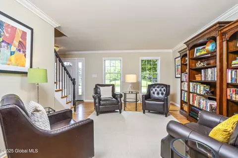 Living - 10 Cygnet Cir, Slingerlands, NY 12159 photo 1 of 5