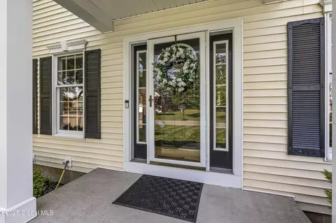 Exterior - 10 Cygnet Cir, Slingerlands, NY 12159 photo 3 of 10