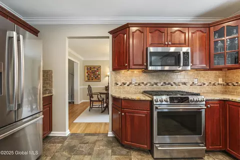 Kitchen - 10 Cygnet Cir, Slingerlands, NY 12159 photo 2 of 6