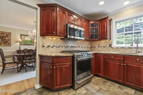 Kitchen - 10 Cygnet Cir, Slingerlands, NY 12159 photo 1 of 6