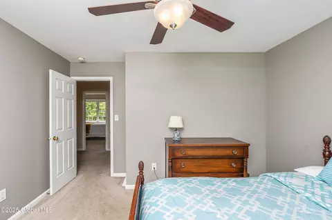 Bedroom - 10 Cygnet Cir, Slingerlands, NY 12159 photo 6 of 8