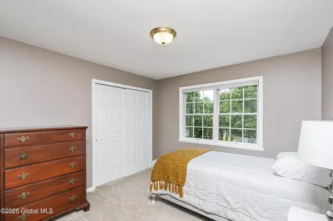 Bedroom - 10 Cygnet Cir, Slingerlands, NY 12159 photo 8 of 8