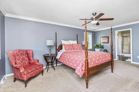 Bedroom - 10 Cygnet Cir, Slingerlands, NY 12159 photo 2 of 8