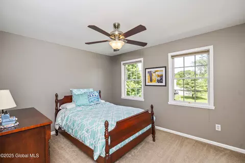 Bedroom - 10 Cygnet Cir, Slingerlands, NY 12159 photo 4 of 8