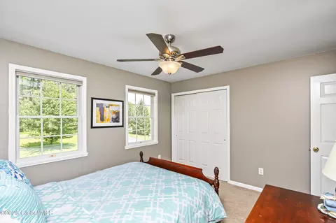Bedroom - 10 Cygnet Cir, Slingerlands, NY 12159 photo 5 of 8