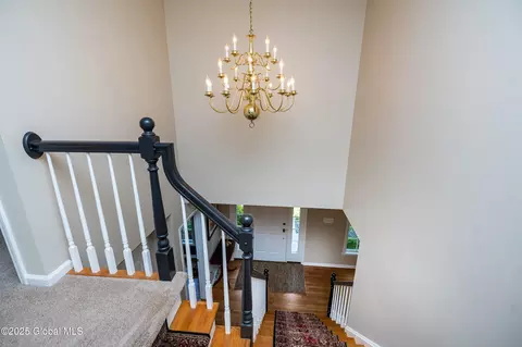 Entry Way - 10 Cygnet Cir, Slingerlands, NY 12159 photo 2 of 2