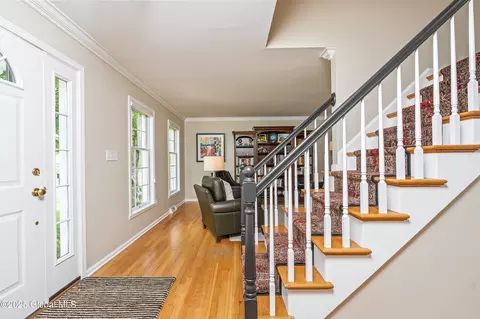 Entry Way - 10 Cygnet Cir, Slingerlands, NY 12159 photo 1 of 2