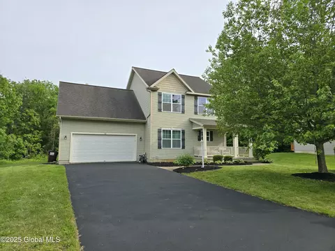 32 Revere Run, Mechanicville, NY 12118