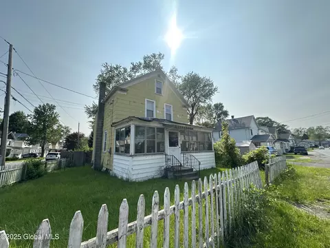 3226 Albany St, Schenectady, NY 12304