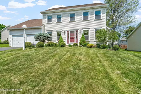 19 Runnel Dr, Schenectady, NY 12304