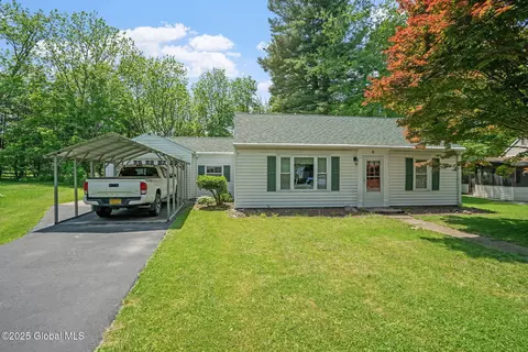 6 Tremont Dr, Nassau, NY 12123