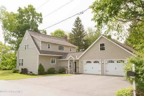 3 Longview Ave, West Sand Lake, NY 12196