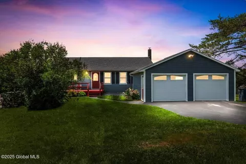 95 Schoolhouse Rd, East Chatham, NY 12060