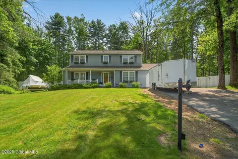 10 Rip Van Ct, Ballston Spa, NY 12020