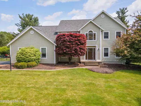 2525 Angelina Dr, Schenectady, NY 12309