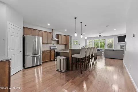 21 Stacey Way, Troy, NY 12180