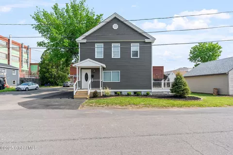 433 9th St, Watervliet, NY 12189