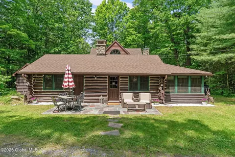 11 Village Estate Ln, Lake George, NY 12845