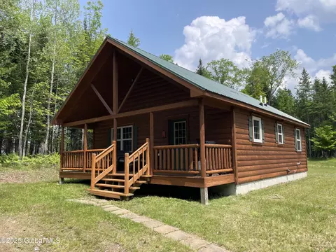 27 Chaisson Rd, Newcomb, NY 12852