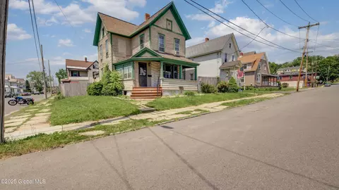 16 Caroline St, Amsterdam, NY 12010