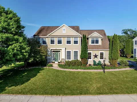 43 Candlewood Dr, Ballston Lake, NY 12019