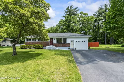 44 St Jude Ln, Glenville, NY 12302