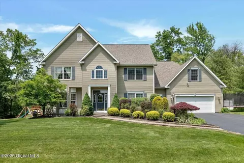 1901 Heritage Rd, Niskayuna, NY 12309