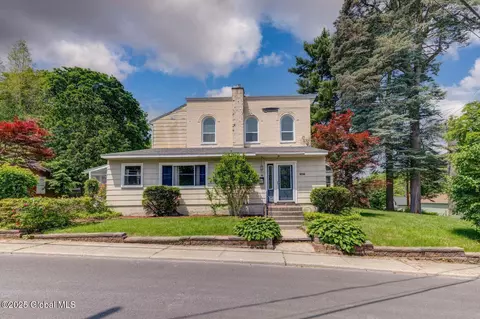 46 Green Ave, Castleton On Hudson, NY 12033