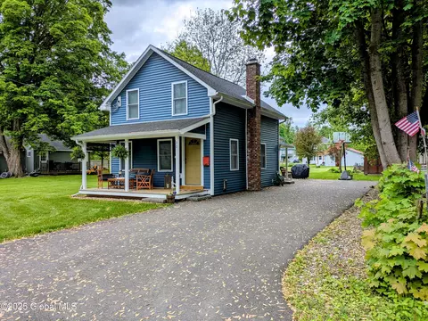30 Spring St, Cambridge, NY 12816