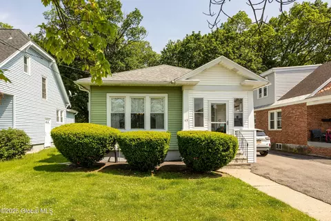 43 Holmes Ct, Albany, NY 12209