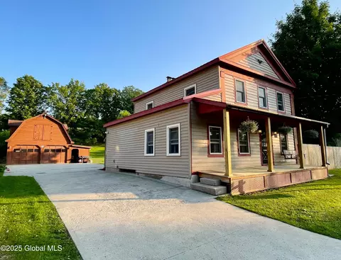 132 Tomhannock Rd, Valley Falls, NY 12185