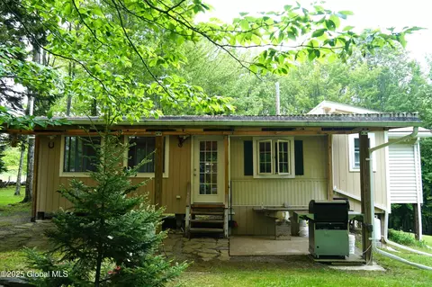 127 Fern Ln, Jefferson, NY 12093