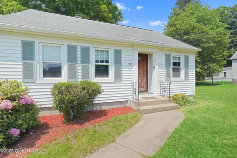 21 Lewis St, Ballston Spa, NY 12020