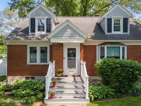 2016 Careleon Rd, Schenectady, NY 12303 photo 3