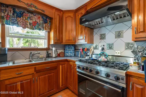 2016 Careleon Rd, Schenectady, NY 12303 photo 12