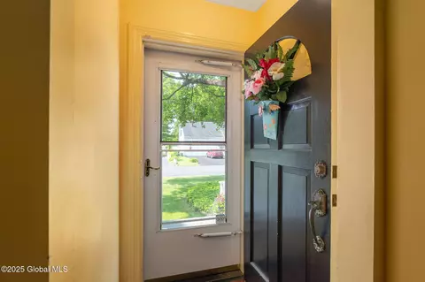 2016 Careleon Rd, Schenectady, NY 12303 photo 4