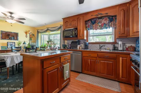 2016 Careleon Rd, Schenectady, NY 12303 photo 14