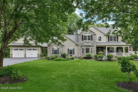 9 Meghan Ct, Saratoga Springs, NY 12866