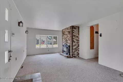 327 Sullivan Rd, Schenectady, NY 12304 photo 15
