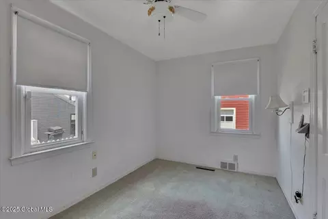 327 Sullivan Rd, Schenectady, NY 12304 photo 18