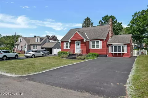 327 Sullivan Rd, Schenectady, NY 12304 photo 3