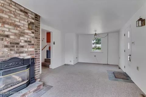 327 Sullivan Rd, Schenectady, NY 12304 photo 16
